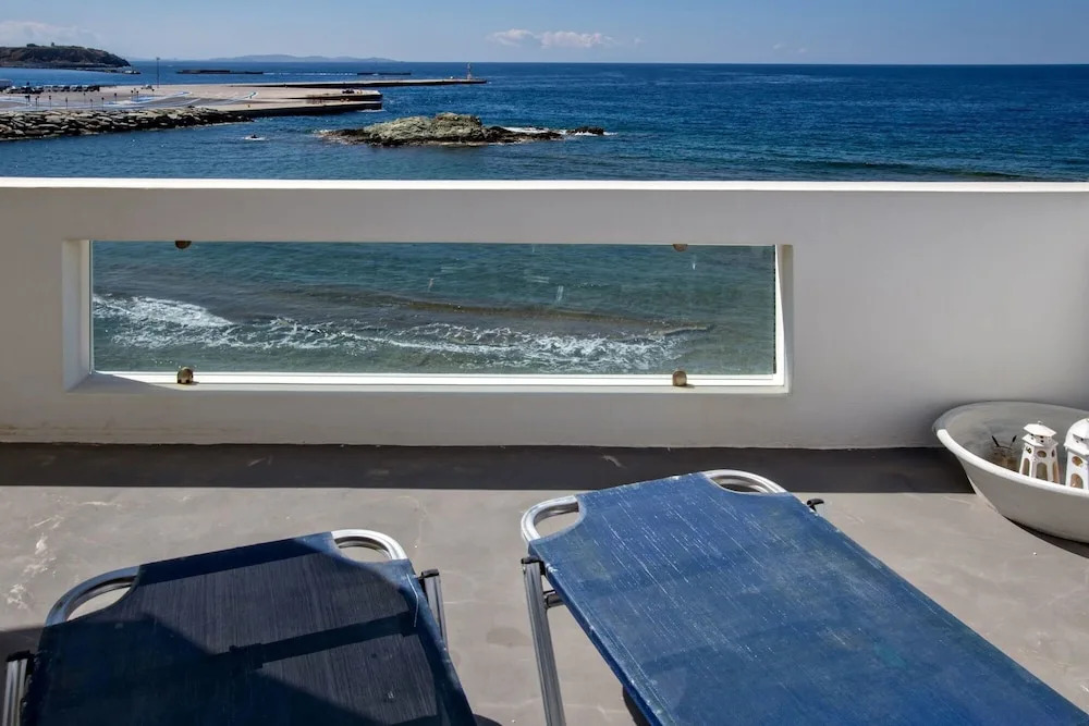 2 Bedroom Apartment With Terrace in Tinos Chora