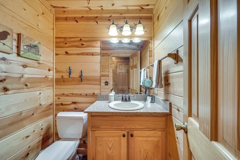 Hot Tub + Game Room: Family Retreat in Broken Bow