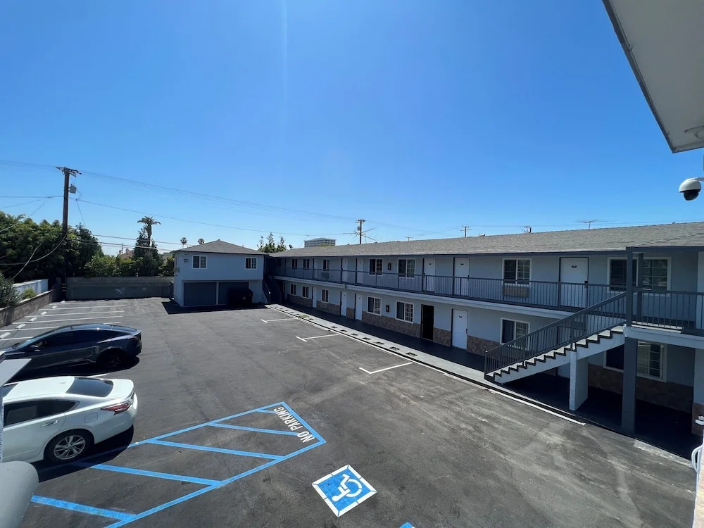 Sunshine Motel