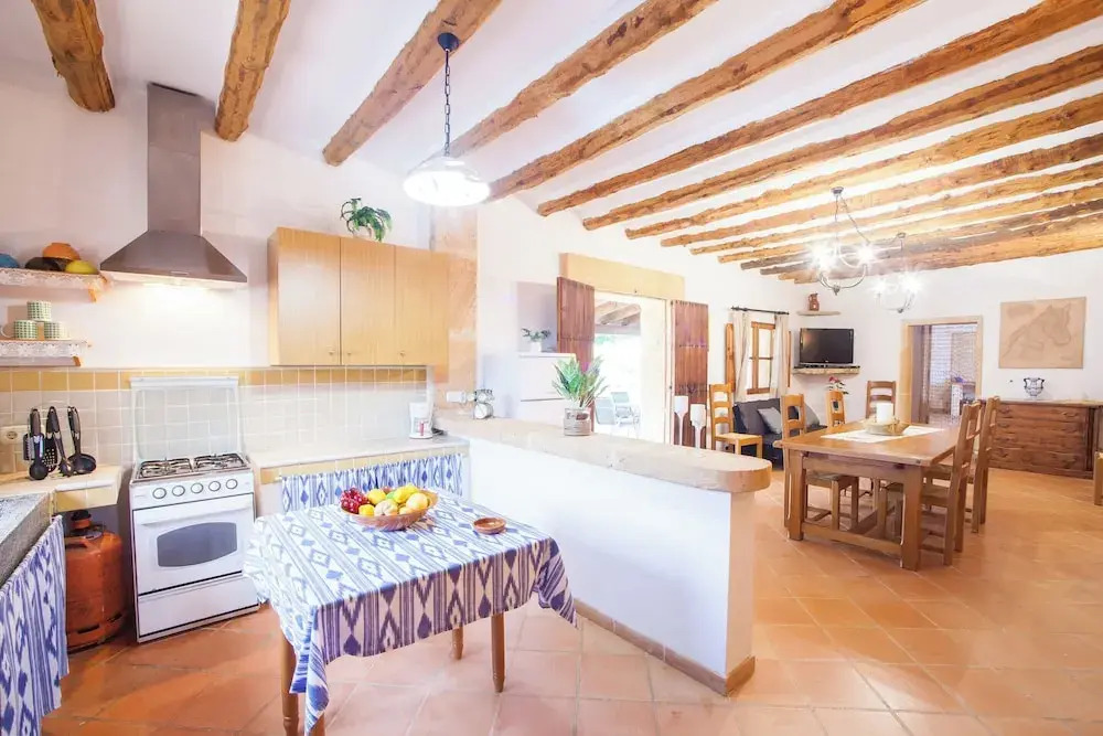 Villa in Manacor With Pool & Tennis Court