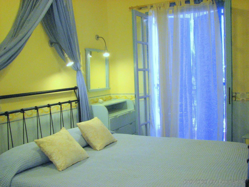 Simatos Apartments and Studios
