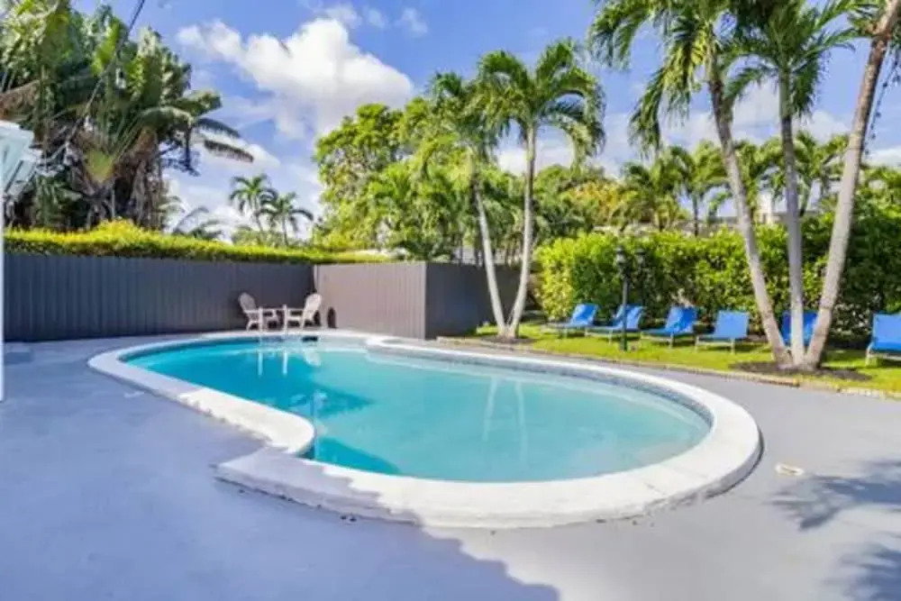 437 NE 107th Pool Hot Tub Patio 5 Bedrooms 3 Baths Parking