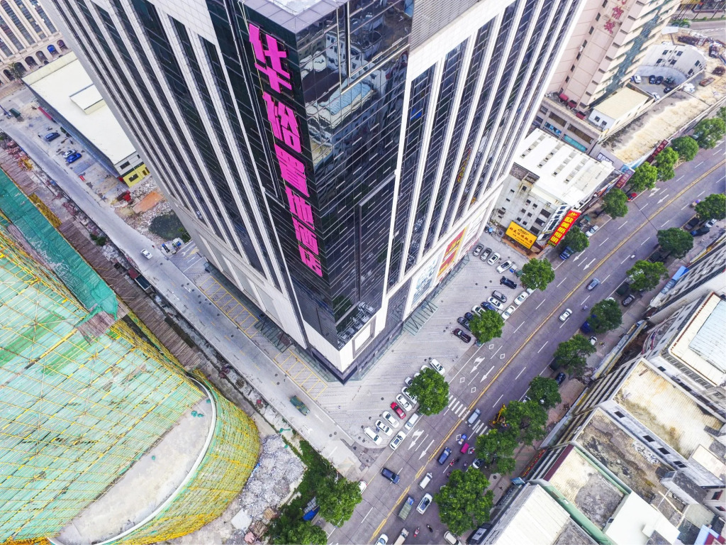 Huayu Landmark Hotel