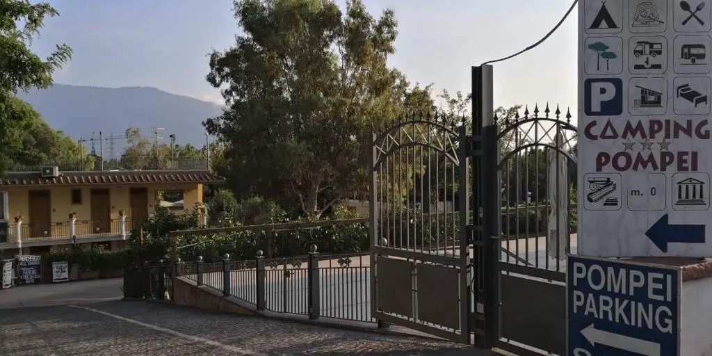 "Villaggio Camping Pompei" Bungalow & Camere
