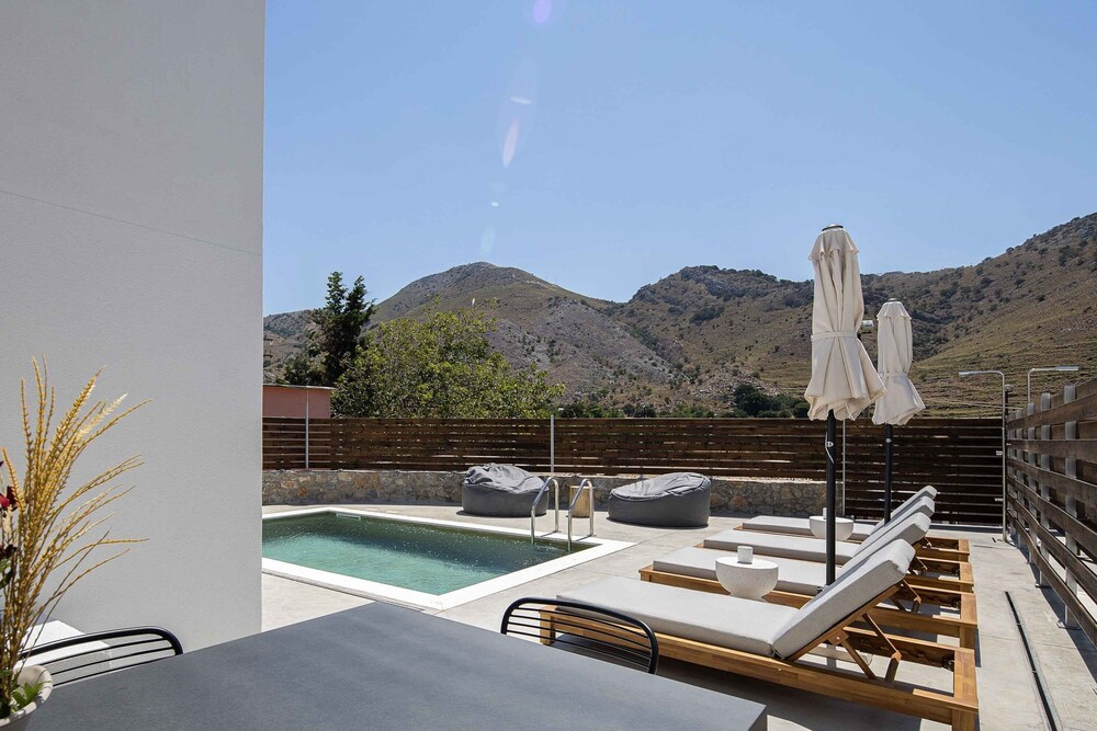 Imbros Villas - "Free" Heated Pools in mountains