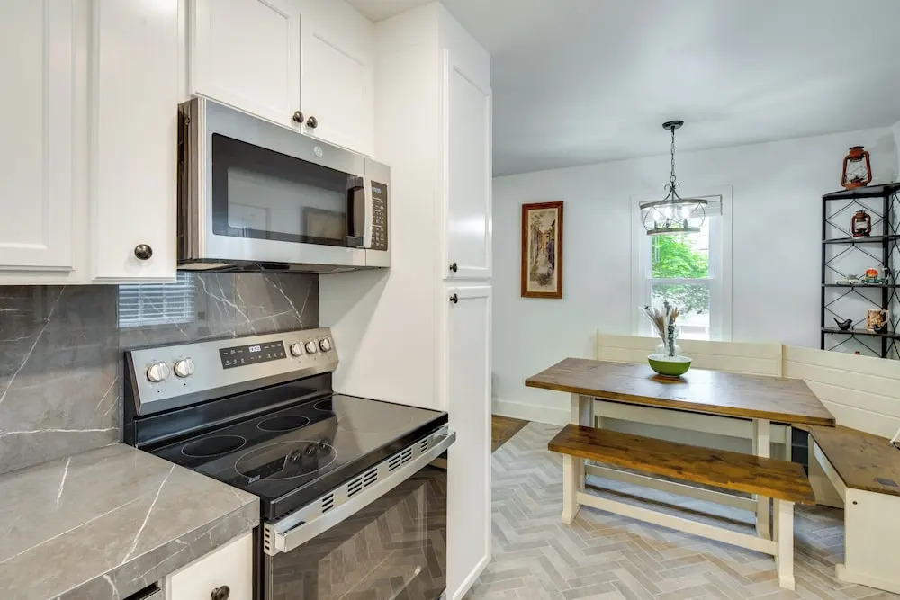 Walk to Osceola Lake! Family-friendly Home