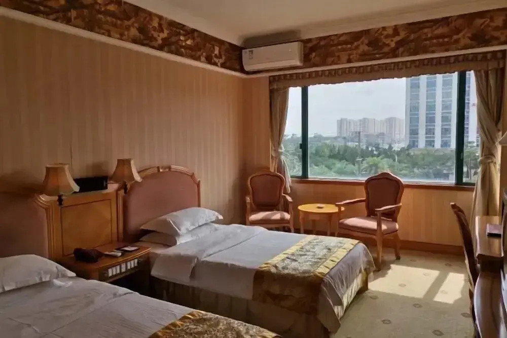 Dolphin Hotel