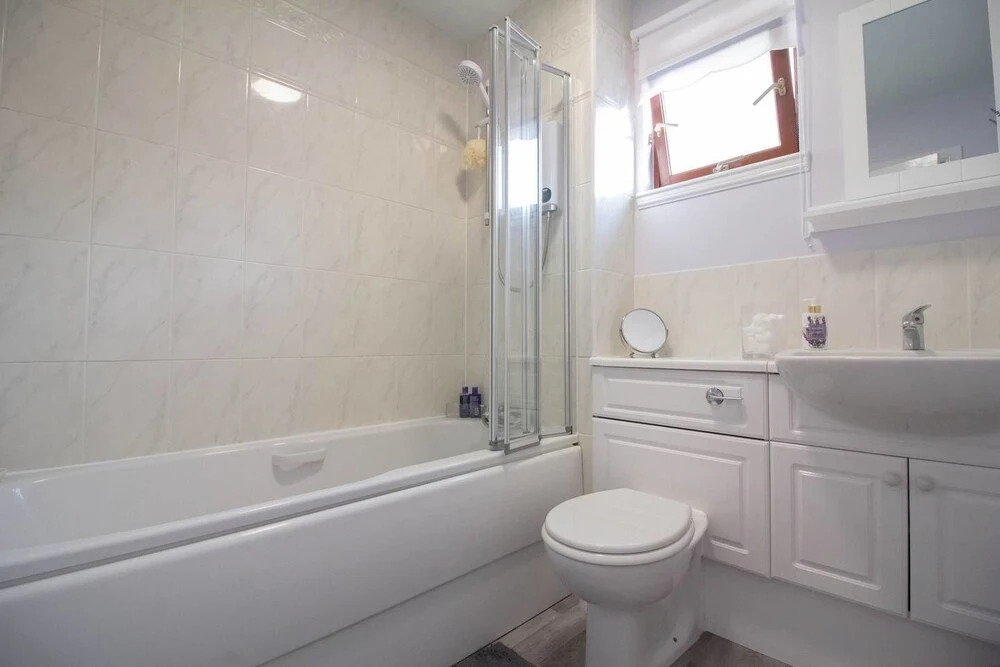 Beautiful and Spacious 2 Bedroom Apartment