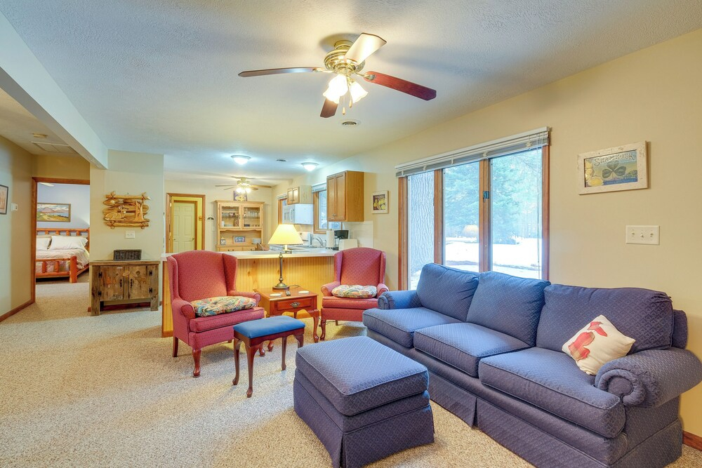 Cozy Cottage w/ Sunroom - Walk to Higgins Lake
