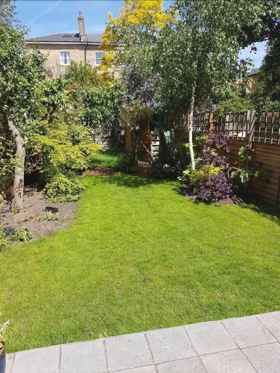 Fabulous 4BR Family Home in East London