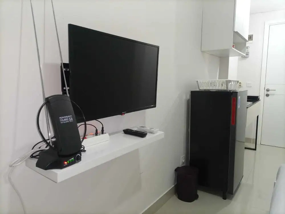 Comfortable And Tidy Studio At Barsa City Apartment