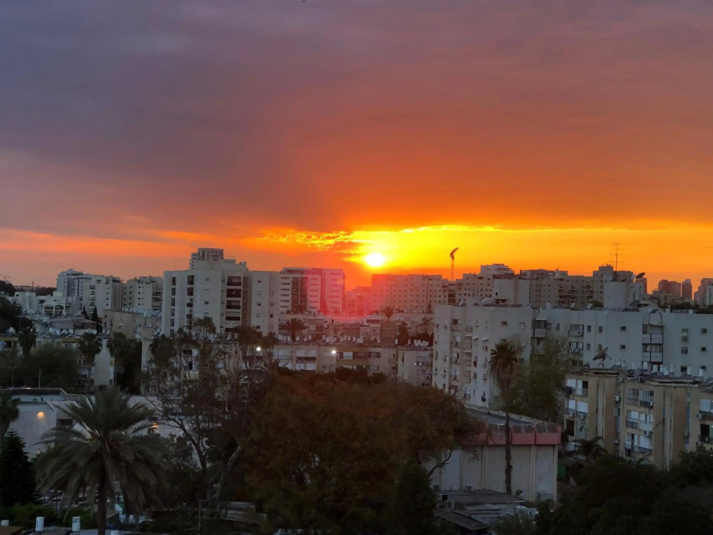 Suite and Room in a breathtaking new designed penthouse in SE TLV