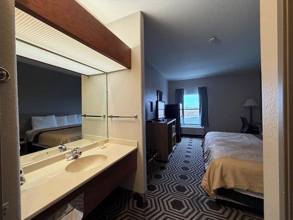 Relax Inn & Suites