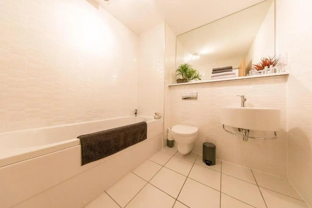 THE BROCH, Ground Floor City Centre Apartment, sleeps 6