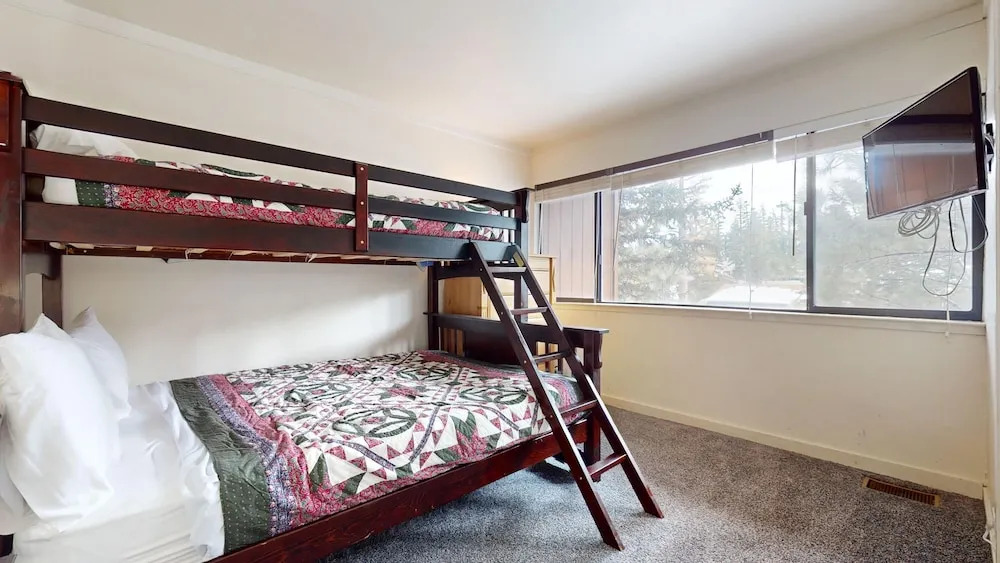 Mammoth West #116 4 Bedrooms 3 Bathrooms Condo