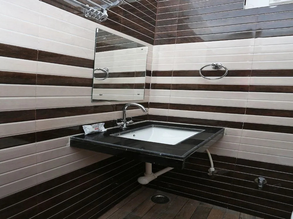 OYO 37381 Hotel The Elite Inn