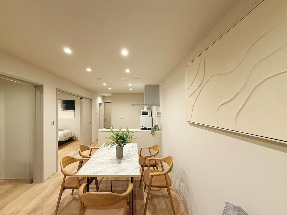 THE SAKAI SUITE by b hotel - New Spacious Apartments