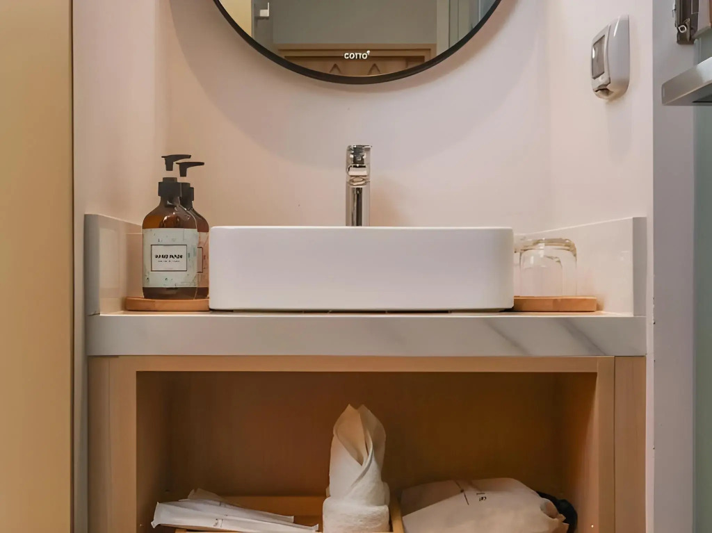 March Hotel & Suite Riverside