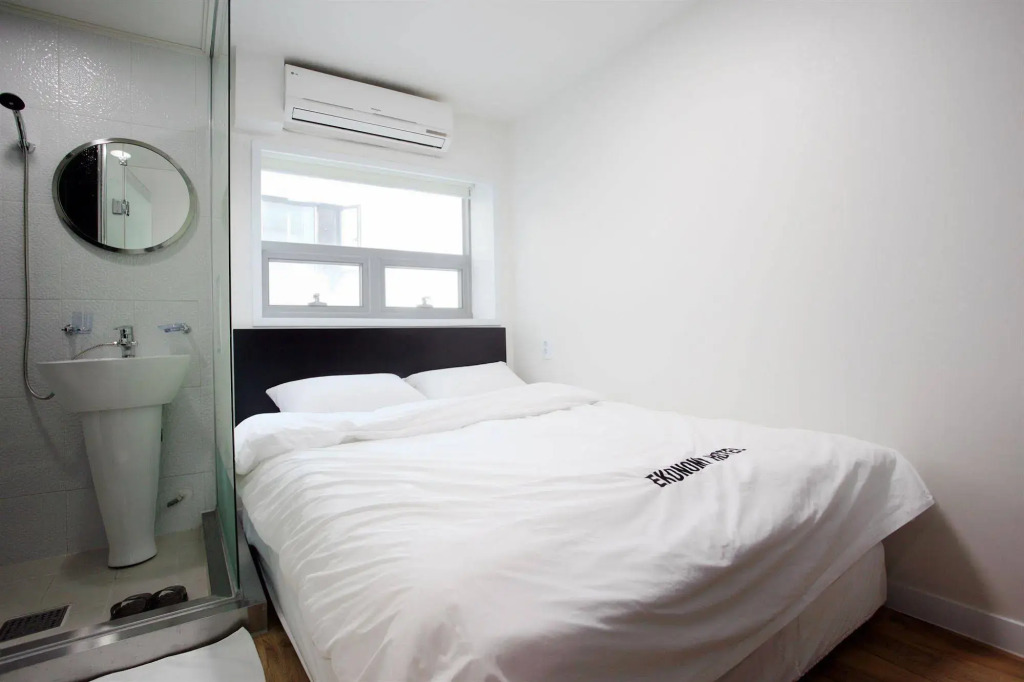 Ekonomy Hotel Myeongdong Central