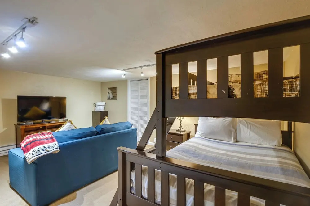 Ski-In Retreat w/ Pool! 2 Blocks to Main St Breck