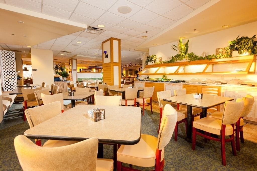 Отель Renaissance Daytona Beach Oceanfront