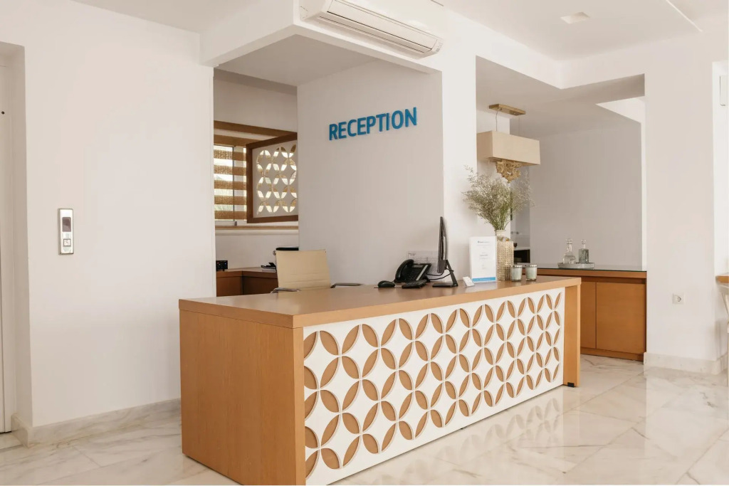 Cyano Hotel