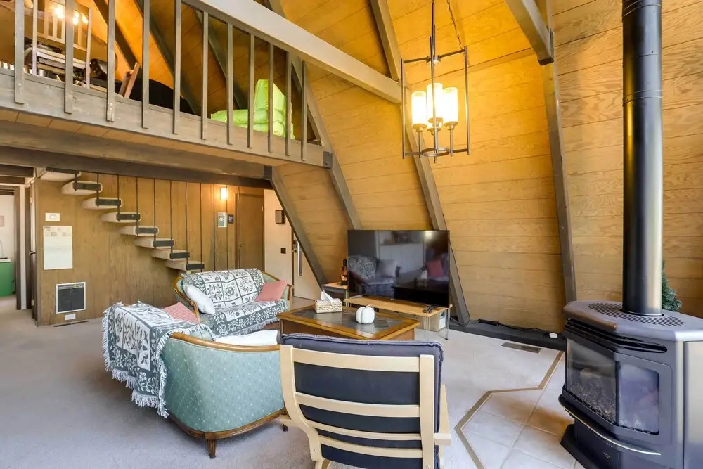 Spacious Cabin w/ Deck, < 3 Mi to Donner Lake