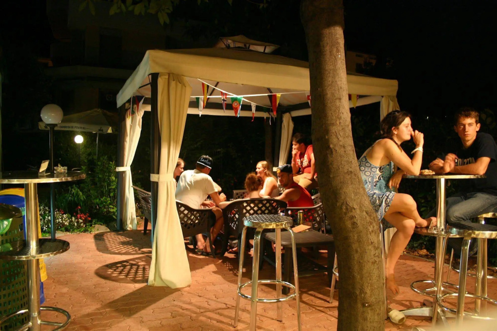 Hotel & Hostel 7