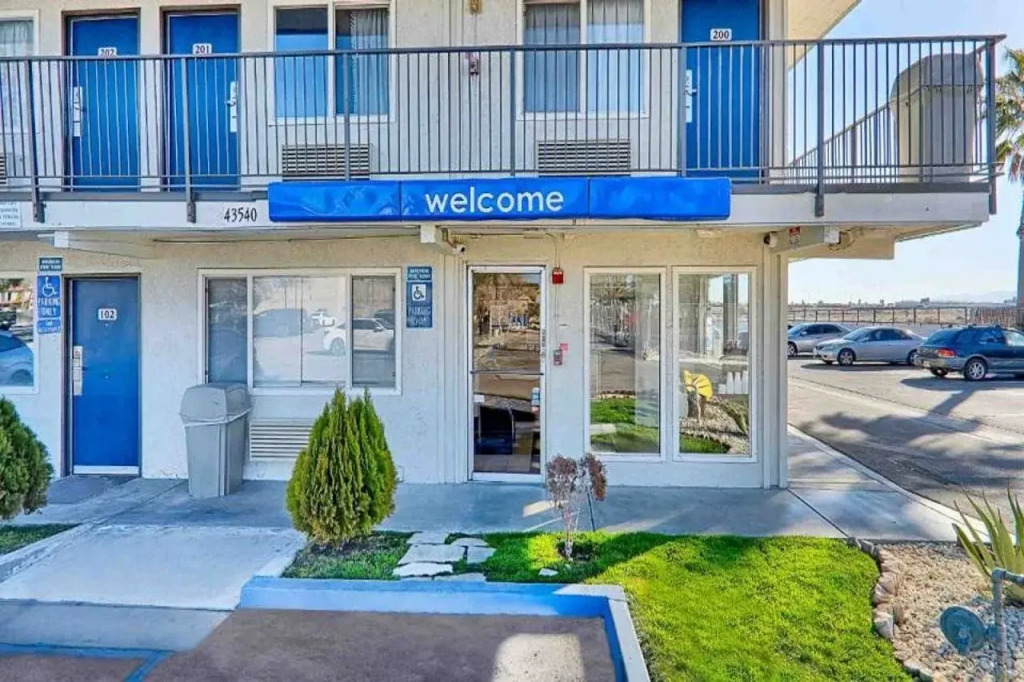 Motel 6-Lancaster, CA
