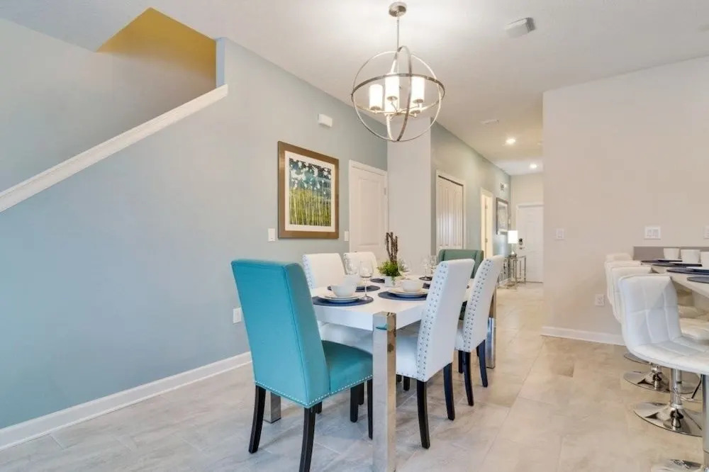 5-Bed Th, Well Appointed & Sure To Please! 1551 Sd Townhouse