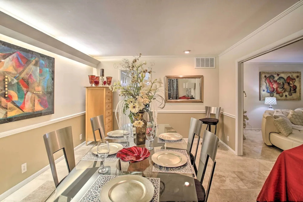 3 Mi to Oaklawn Racing Casino: Spacious Home
