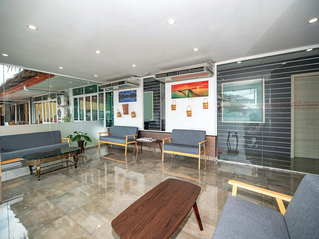 OYO 90147 Hilltop Hotel