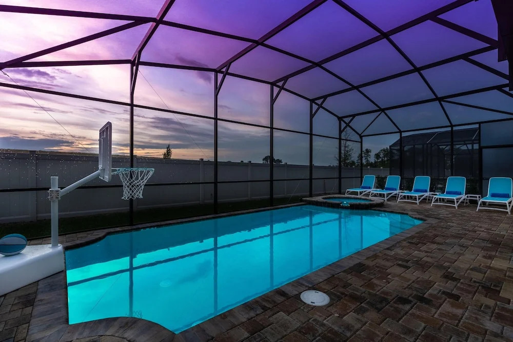 Sr019v: 8 Bed, Social Media, Minions, Pool, Shuffle Board