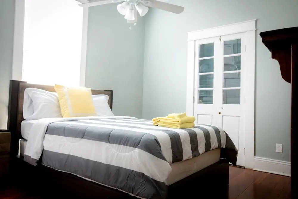 Cozy 2 BR at Constance Street