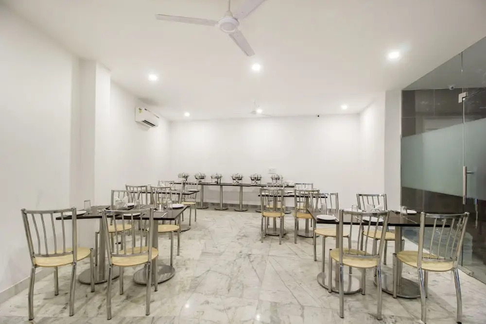 OYO 11689 Kelvish Hotel