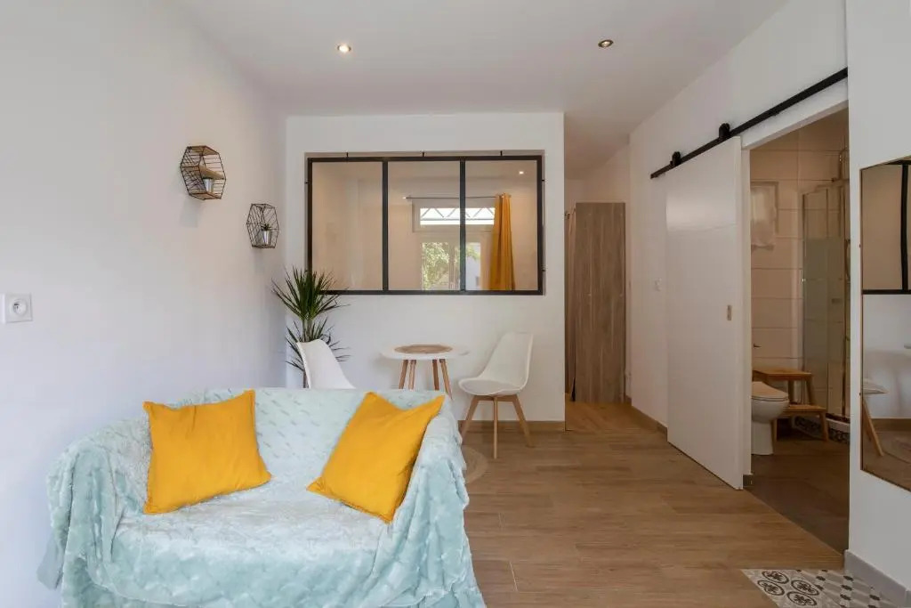 Villa de 200 m2 avec piscine proche du centre-ville