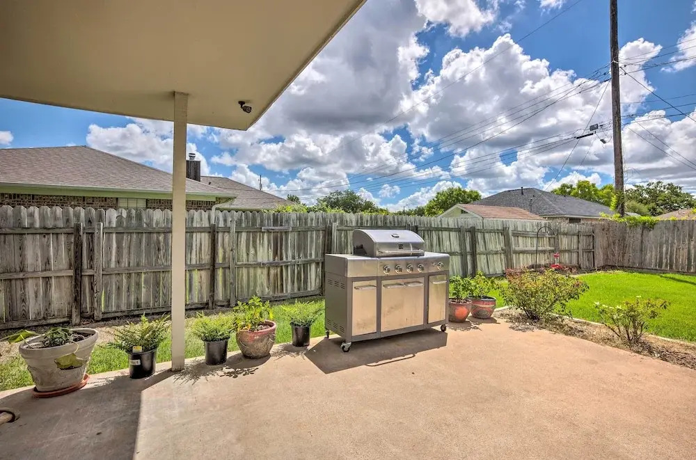 Pet-friendly Bryan Home < 5 Mi to Texas A & M!