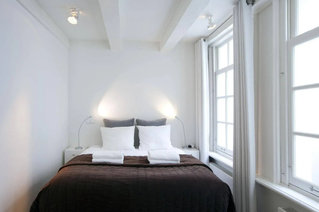 Charles Apartment