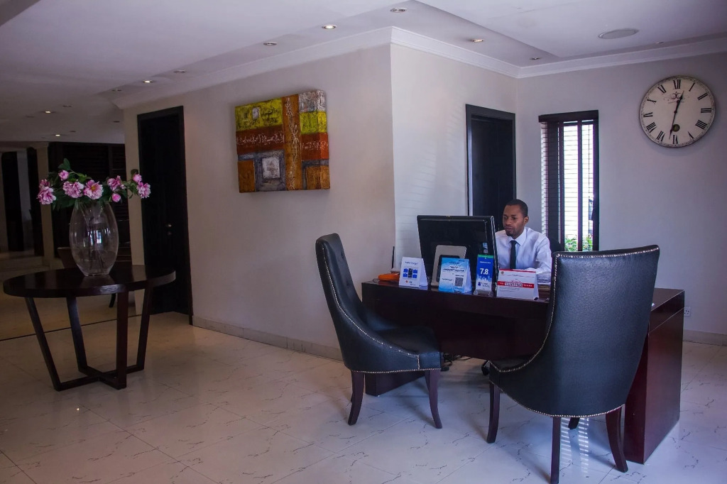 S & S Hotel & Suites