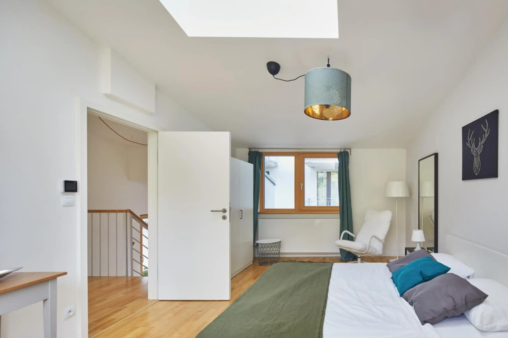 Spacious Loft in Žižkov by Prague Days