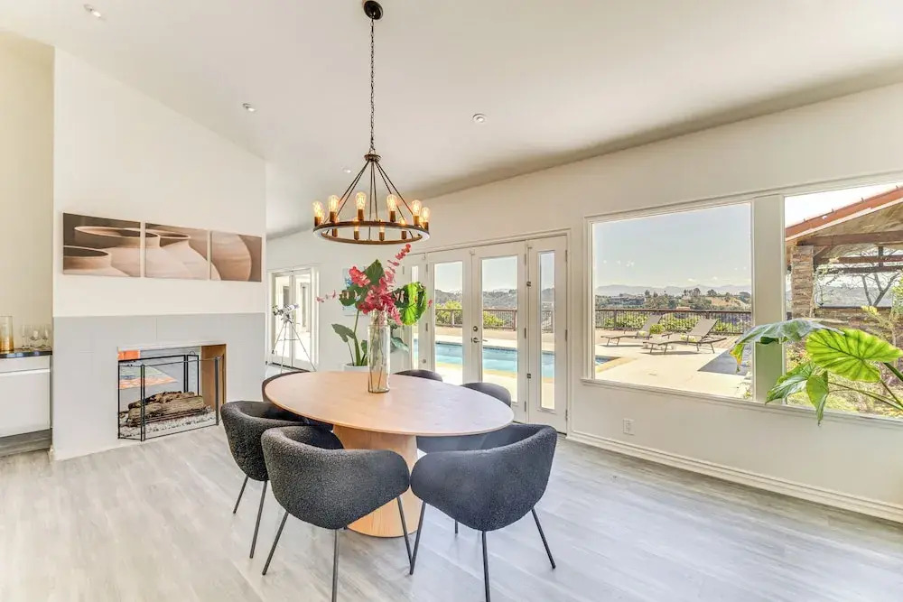 Private Pool, Mtn & Lake View! Los Angeles Home