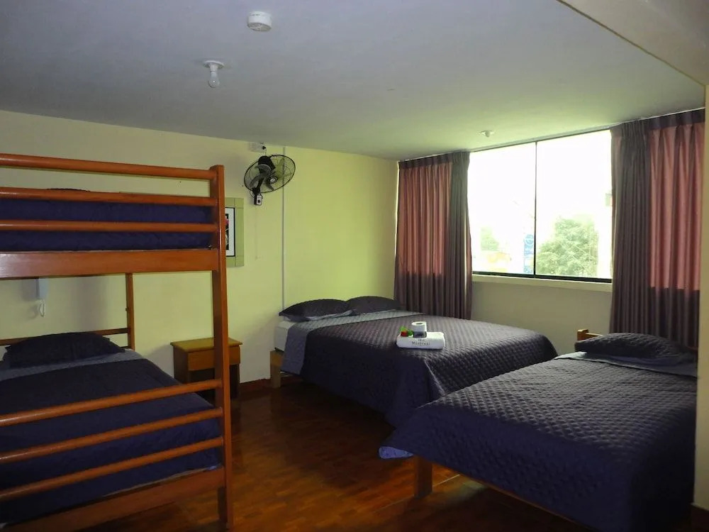 Montreal Hostal