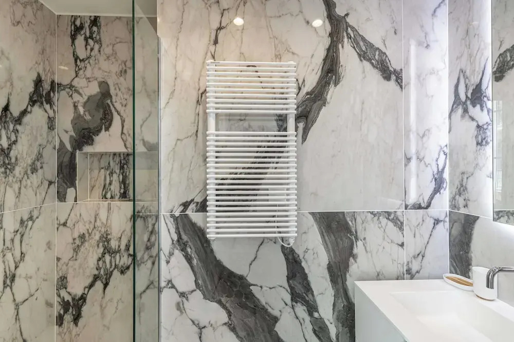 Luxury Renovated 4-room Apartment - rue Hoche - Bourgeois Building