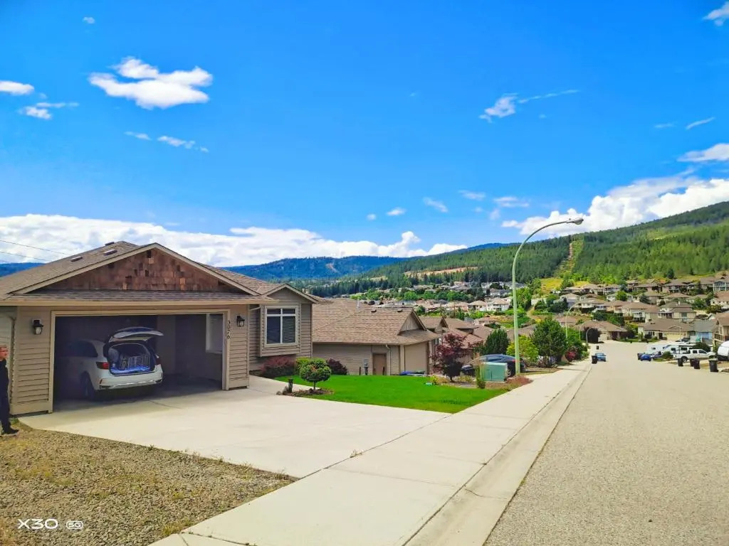 2 bedroom lake/Mountain view near Shannon Lake golf and park
