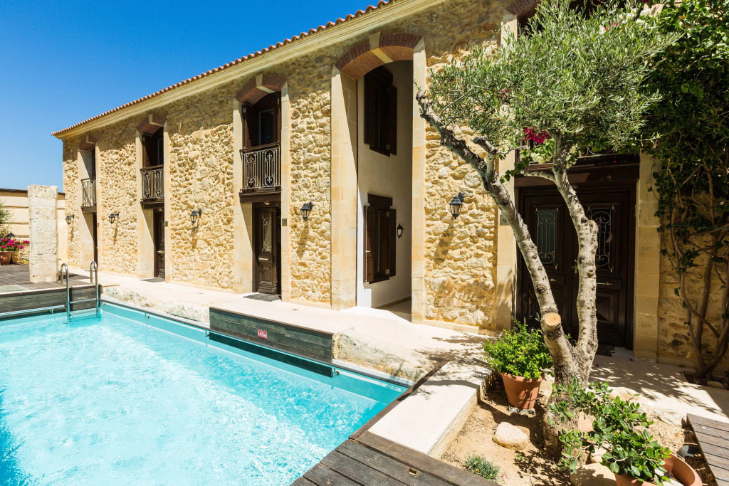 Volakas Beachfront Suites