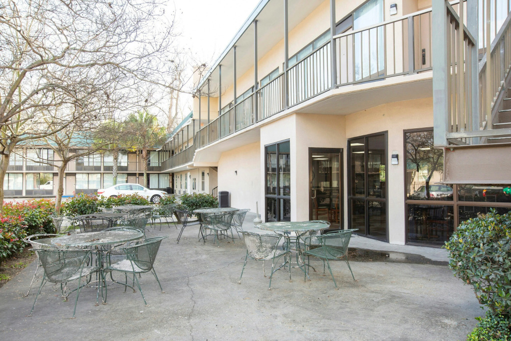 Port Allen Inn