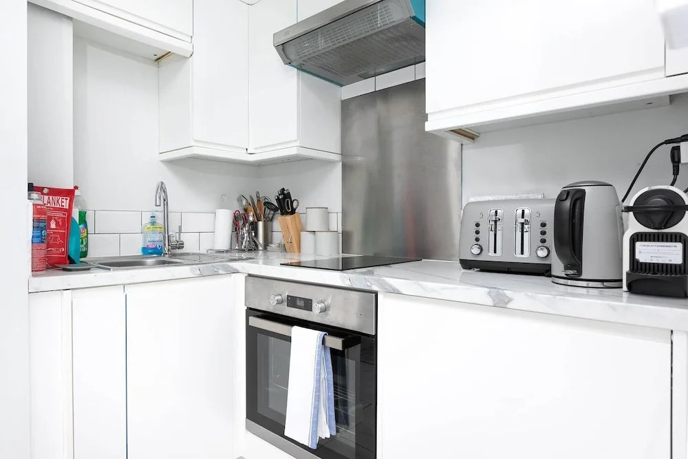 Shepherd's Bush Flat near Westfield