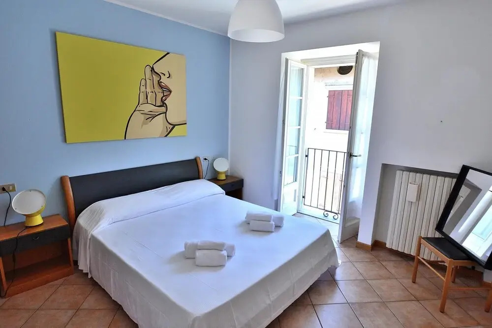 Pop Art Apartment - Sleeps 6 in Torri del Benaco Downtown