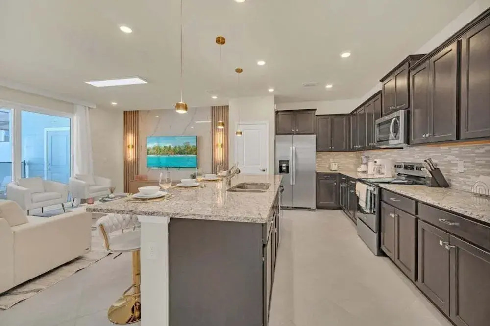 Luxury Home With Splash Pool 5 Bed Townhome! 5 Bedroom Townhouse