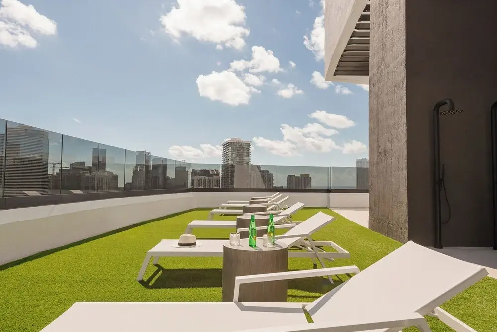 District 225 • 2 BD/2BTH • 20th Fl • Free Spa
